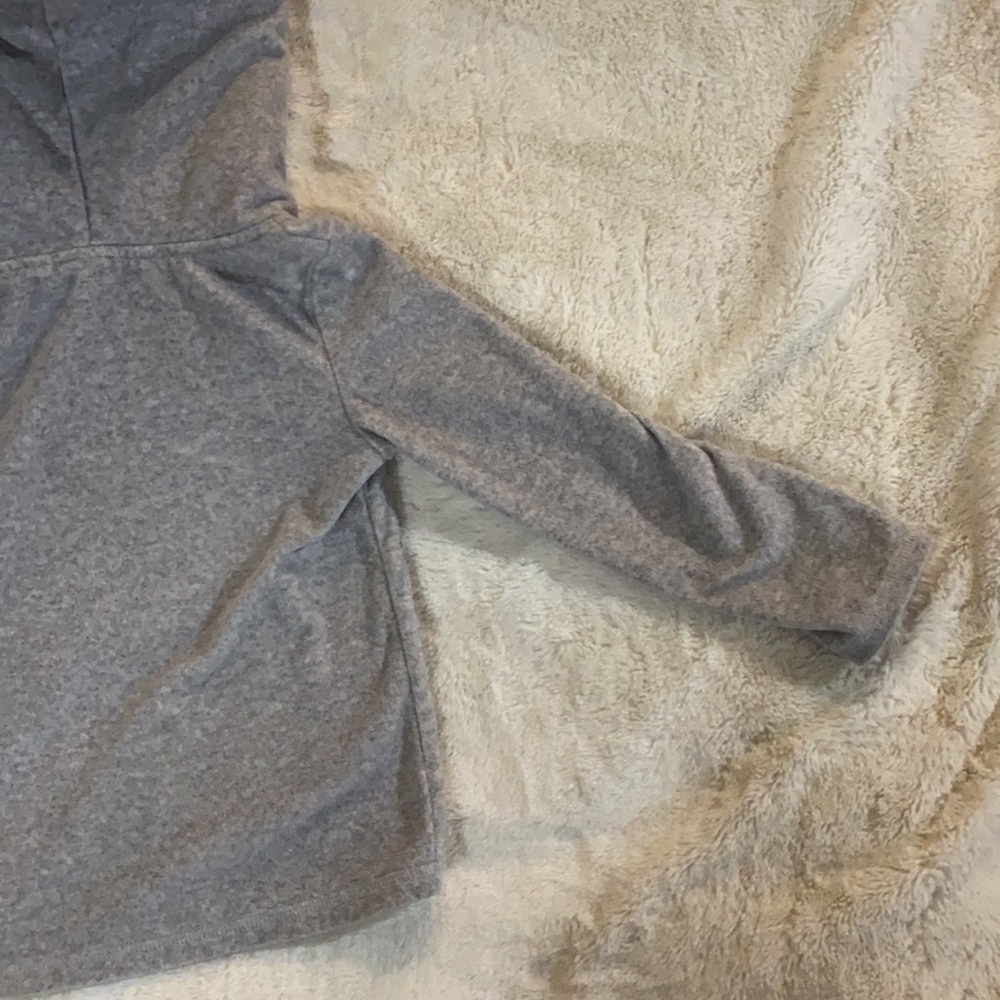 Carter’s pullover - Picture 10 of 12